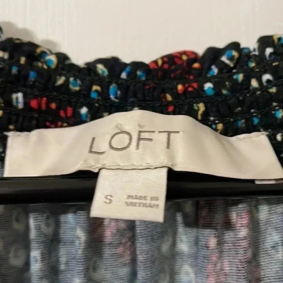 LOFT Diamond Floral Smocked Dress Size S - Picture 4 of 9